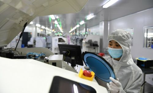 畢業(yè)就跑美國(guó),清北2萬人才流失,比芯片壟斷還嚴(yán)峻,該怎么辦